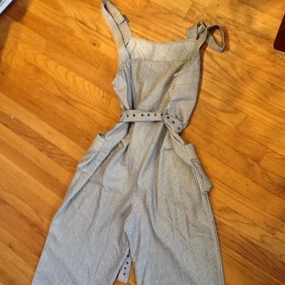 Urban Outfitters Super Cute Modern "Overall" Jumpsuit - Picture 6 of 6